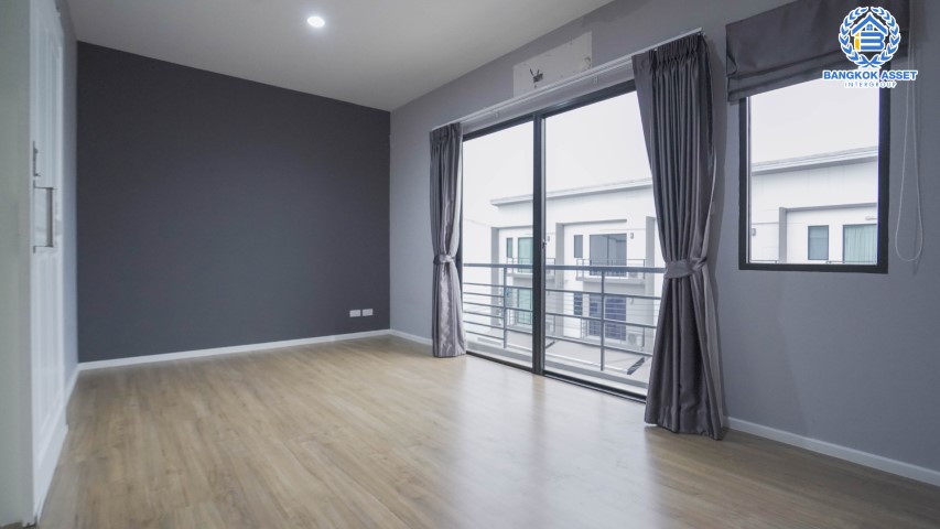 ทาวน์โฮมมือสอง ม.บ้านกลางเมือง ราชพฤกษ์-พระราม5 ทาวน์โฮม3ชั้น บ้านสวยเหมือนไม่เคยเข้าอยู่ บนเนื้อที่ 17 ตร.ว. ฟังก์ชัน 3 ห้องนอน 3 ห้องน้ำ 2  ที่จอดรถ บนทำเลเดินทางสะดวก เชื่อมต่อถนน นครอินทร์, พระราม5, ราชพฤกษ์, รัตนาธิเบศร์ ใกล้รถไฟฟ้าและทางด่วน!